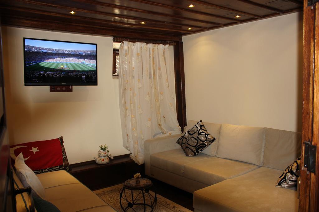 Papazin Konagi Hotel ไอวาลิค ภายนอก รูปภาพ
